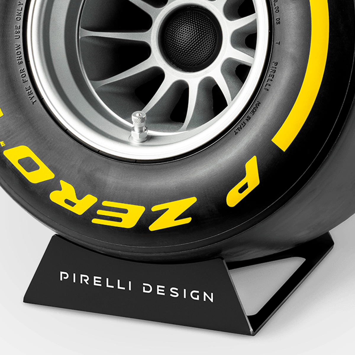 Pirelli P ZERO™ impianto stereo di design colore giallo