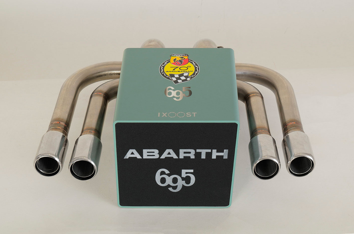iXOOST KUBO ABARTH 695 impianto stereo di design