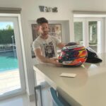 Transforming an original helmet into a hi-fi speaker for the rider Romain Grosjean